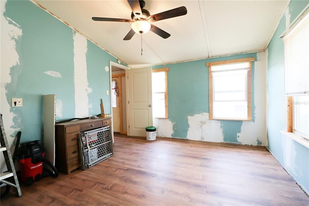 For Sale: $164,900 (3 beds, 2 baths, 1008 Square Feet)