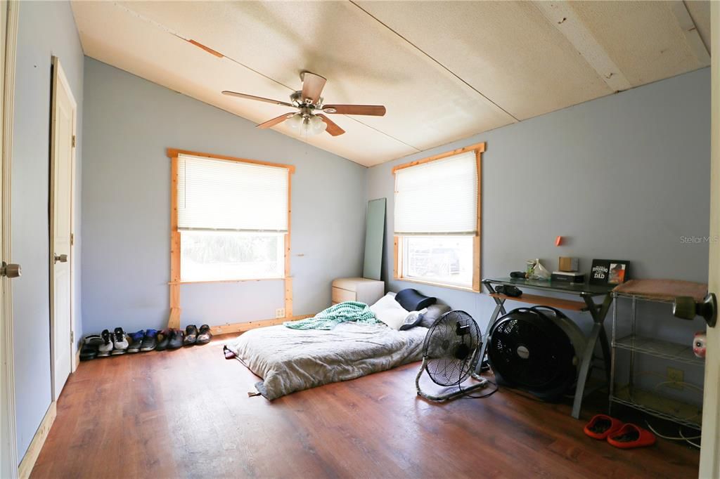 For Sale: $164,900 (3 beds, 2 baths, 1008 Square Feet)