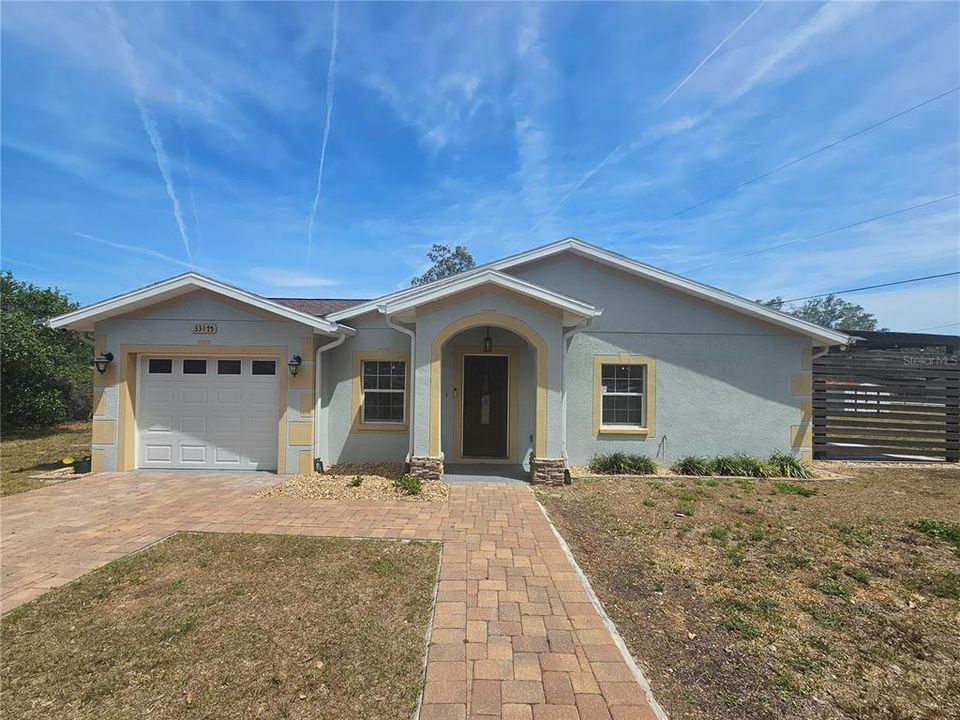 Activo con contrato: $299,000 (3 camas, 2 baños, 1340 Pies cuadrados)