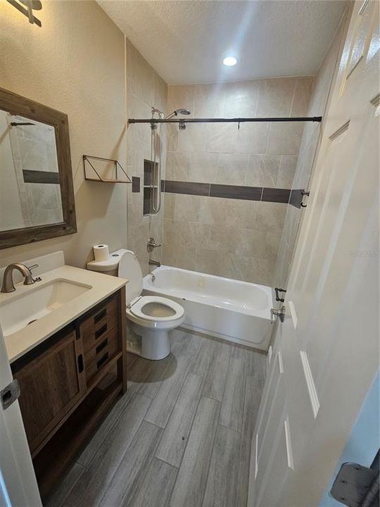 Activo con contrato: $299,000 (3 camas, 2 baños, 1340 Pies cuadrados)