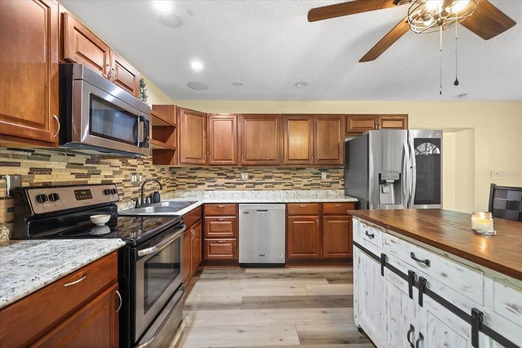 En Venta: $799,999 (5 camas, 2 baños, 2498 Pies cuadrados)