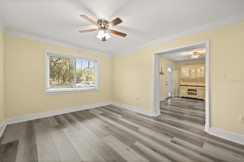 En Venta: $799,999 (5 camas, 2 baños, 2498 Pies cuadrados)