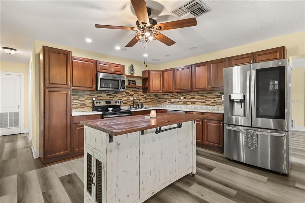 En Venta: $799,999 (5 camas, 2 baños, 2498 Pies cuadrados)