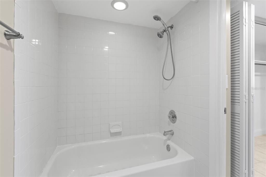 В аренду: $2,100 (1 спален, 1 ванн, 885 Квадратных фут)