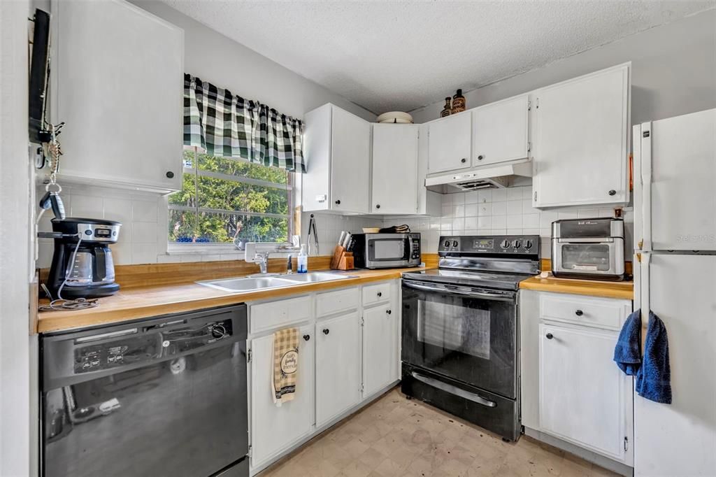 Activo con contrato: $192,000 (3 camas, 2 baños, 1226 Pies cuadrados)