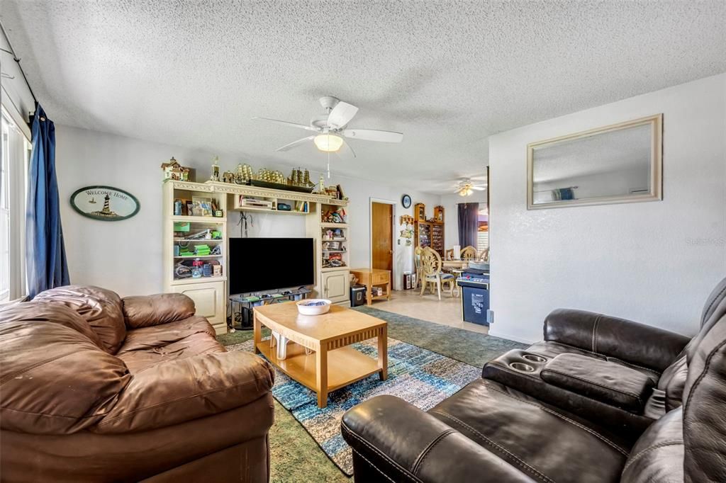 Activo con contrato: $192,000 (3 camas, 2 baños, 1226 Pies cuadrados)