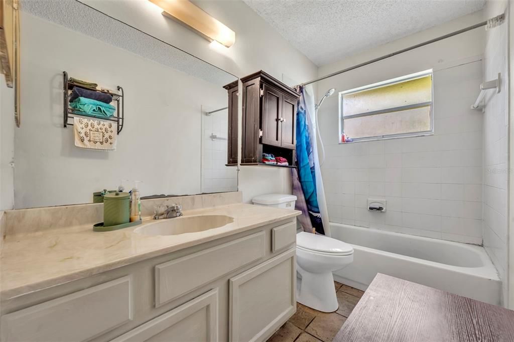 Activo con contrato: $192,000 (3 camas, 2 baños, 1226 Pies cuadrados)