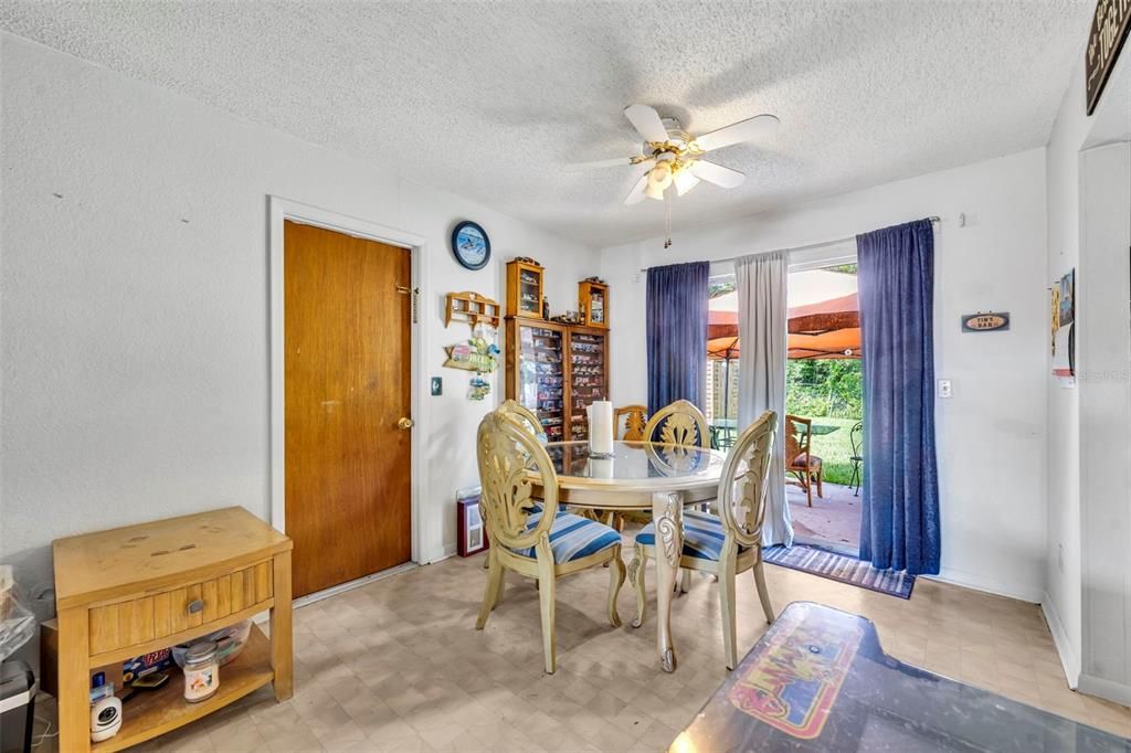 Activo con contrato: $192,000 (3 camas, 2 baños, 1226 Pies cuadrados)