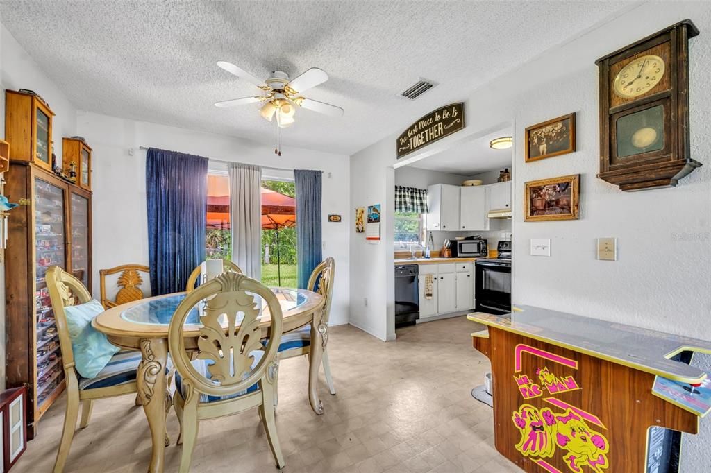 Activo con contrato: $192,000 (3 camas, 2 baños, 1226 Pies cuadrados)