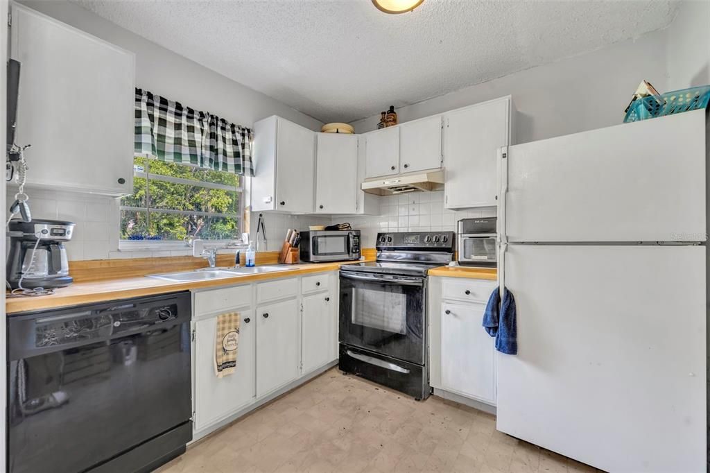 Activo con contrato: $192,000 (3 camas, 2 baños, 1226 Pies cuadrados)