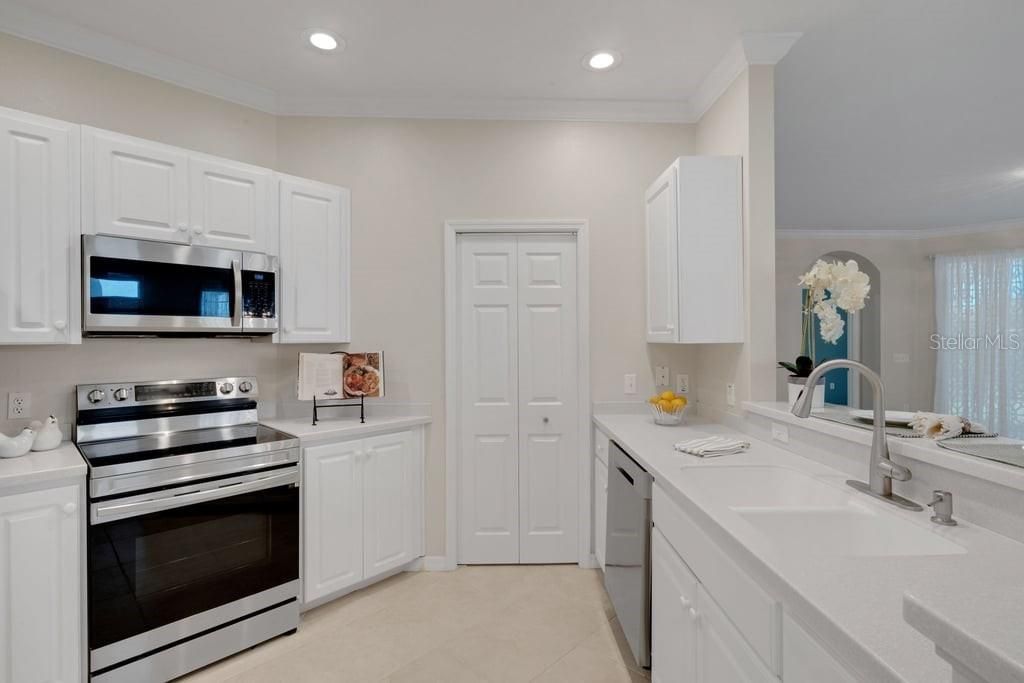 For Sale: $399,990 (3 beds, 2 baths, 1759 Square Feet)