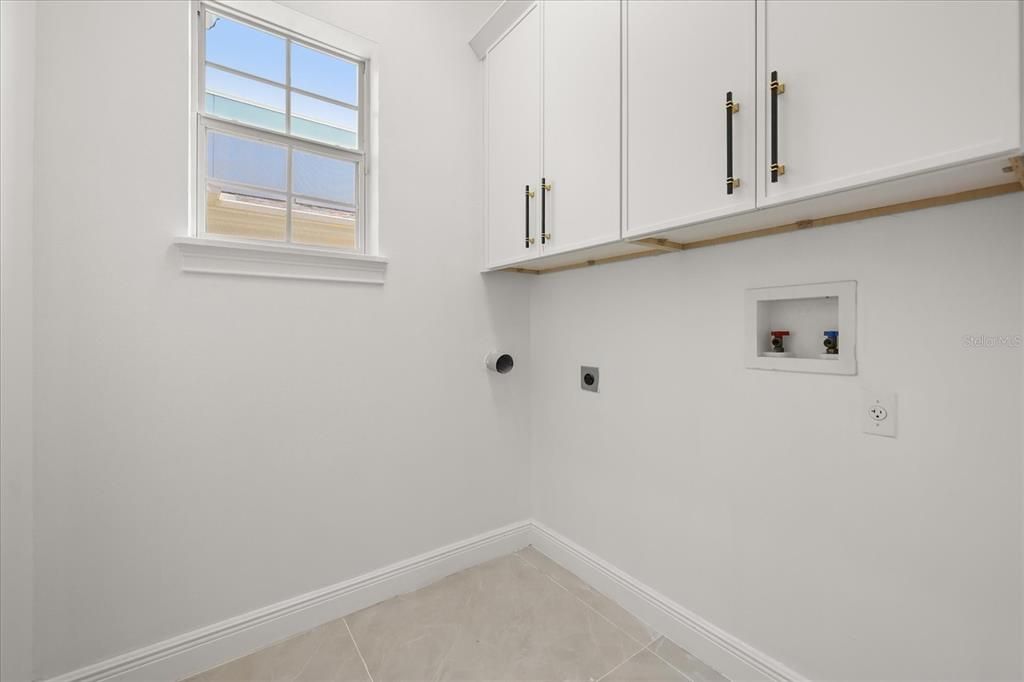 For Sale: $1,399,000 (6 beds, 4 baths, 3129 Square Feet)