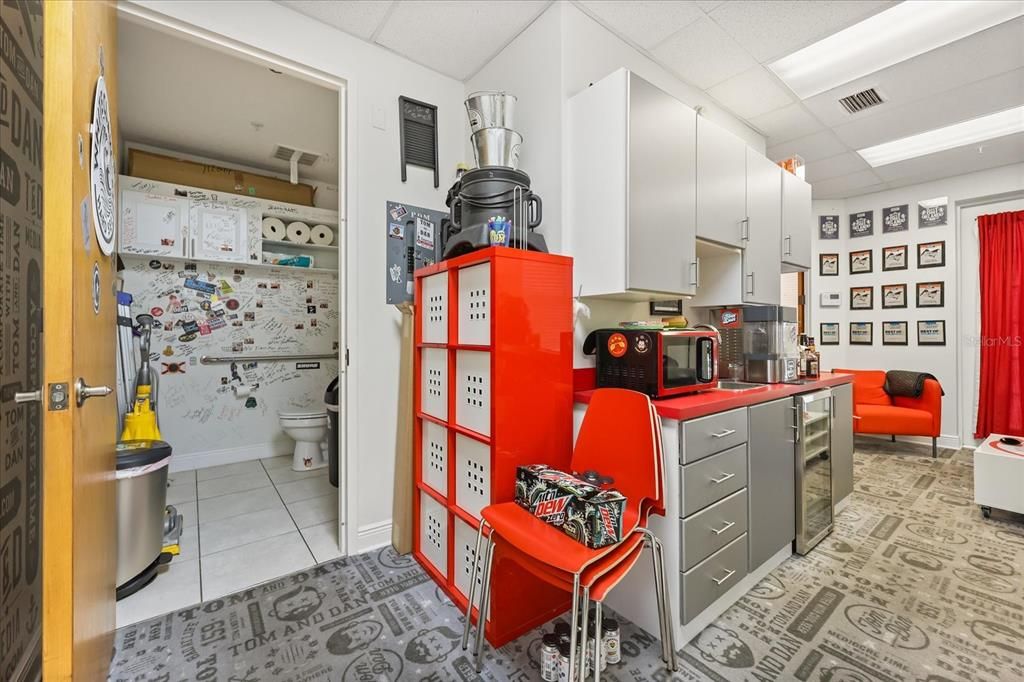 For Sale: $1,399,000 (6 beds, 4 baths, 3129 Square Feet)
