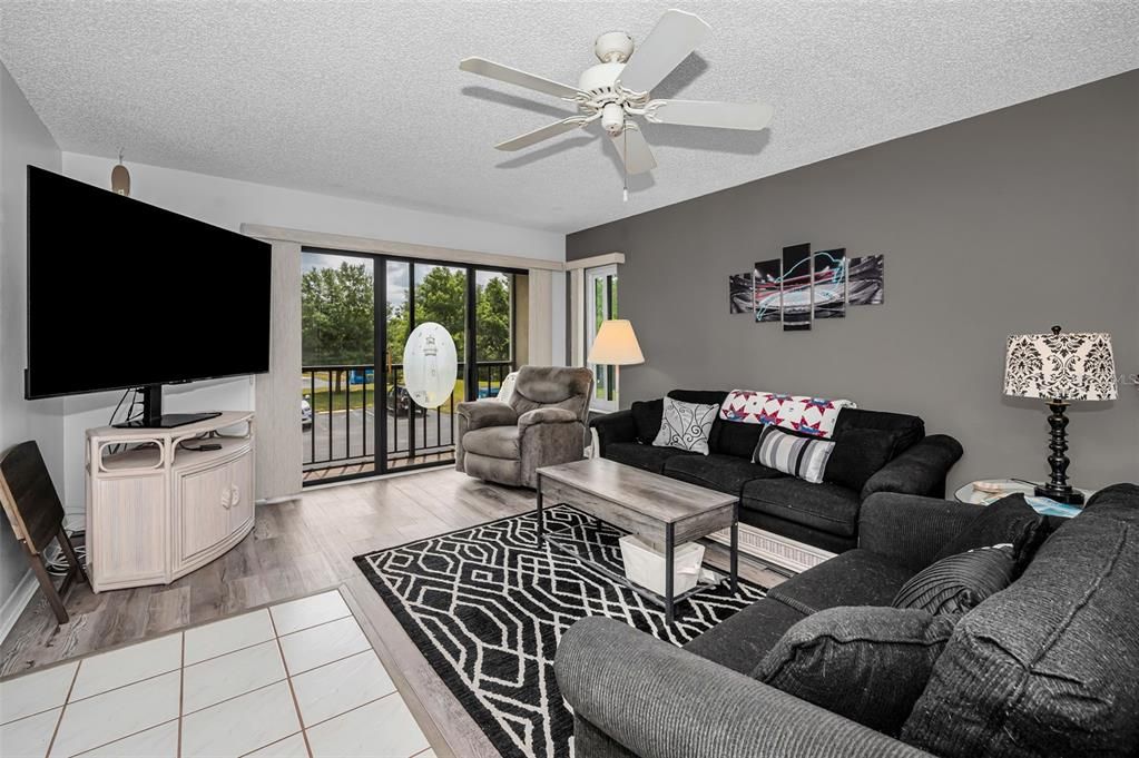 For Sale: $169,900 (2 beds, 1 baths, 904 Square Feet)