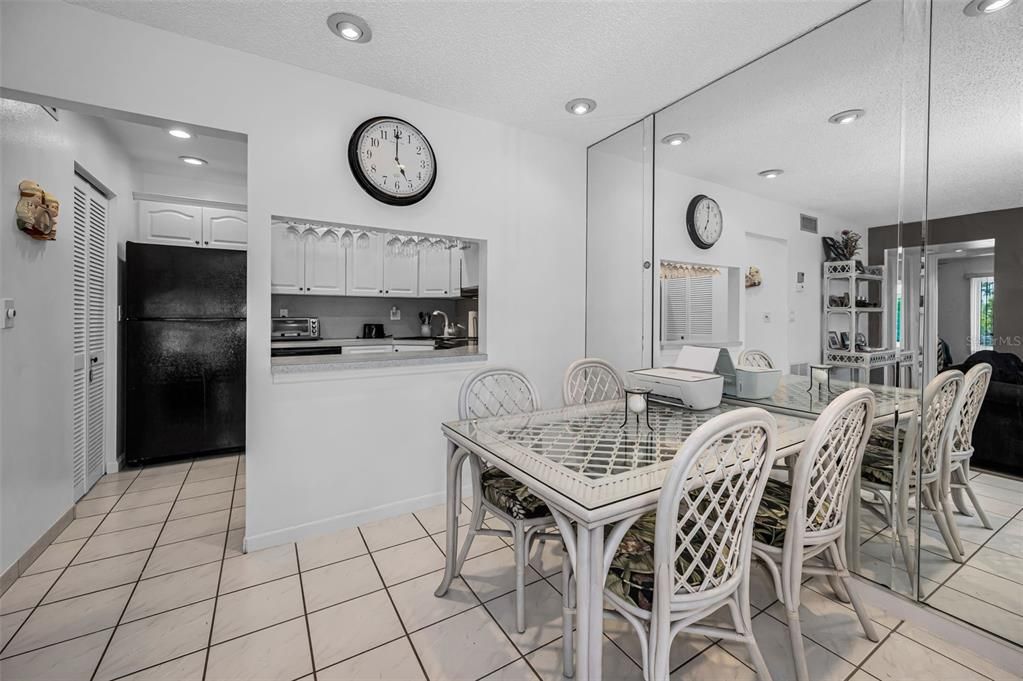 For Sale: $169,900 (2 beds, 1 baths, 904 Square Feet)