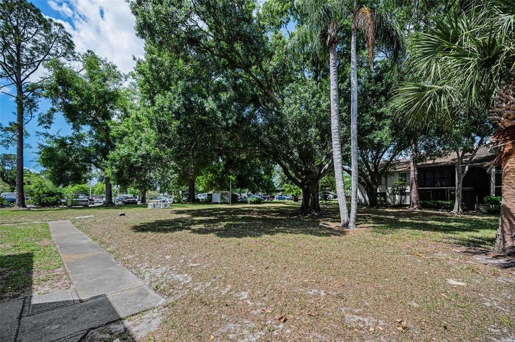 For Sale: $169,900 (2 beds, 1 baths, 904 Square Feet)