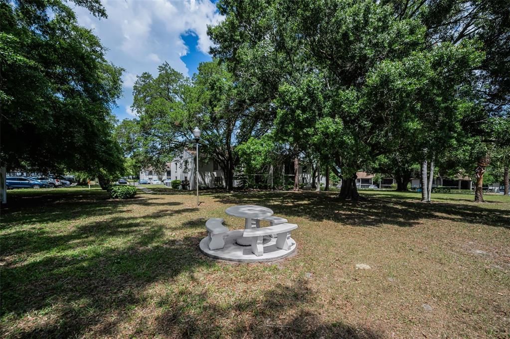 For Sale: $169,900 (2 beds, 1 baths, 904 Square Feet)