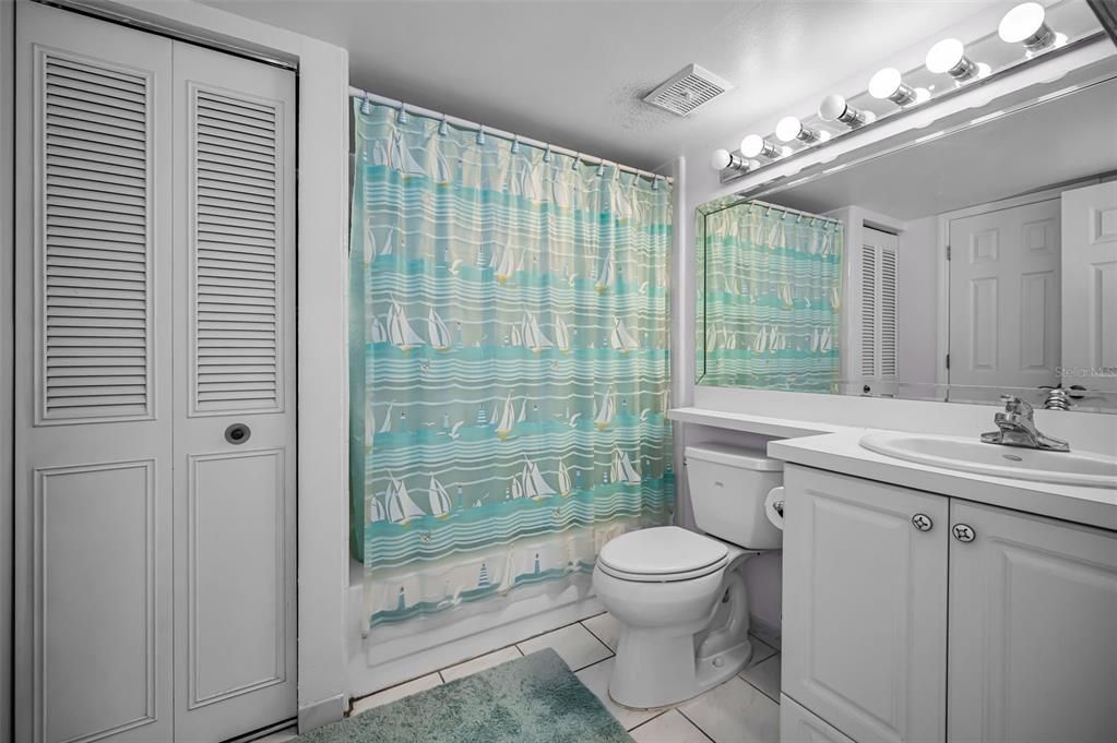 For Sale: $169,900 (2 beds, 1 baths, 904 Square Feet)