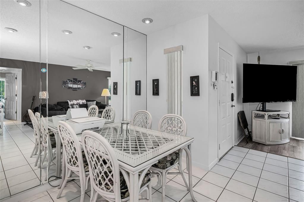 For Sale: $169,900 (2 beds, 1 baths, 904 Square Feet)