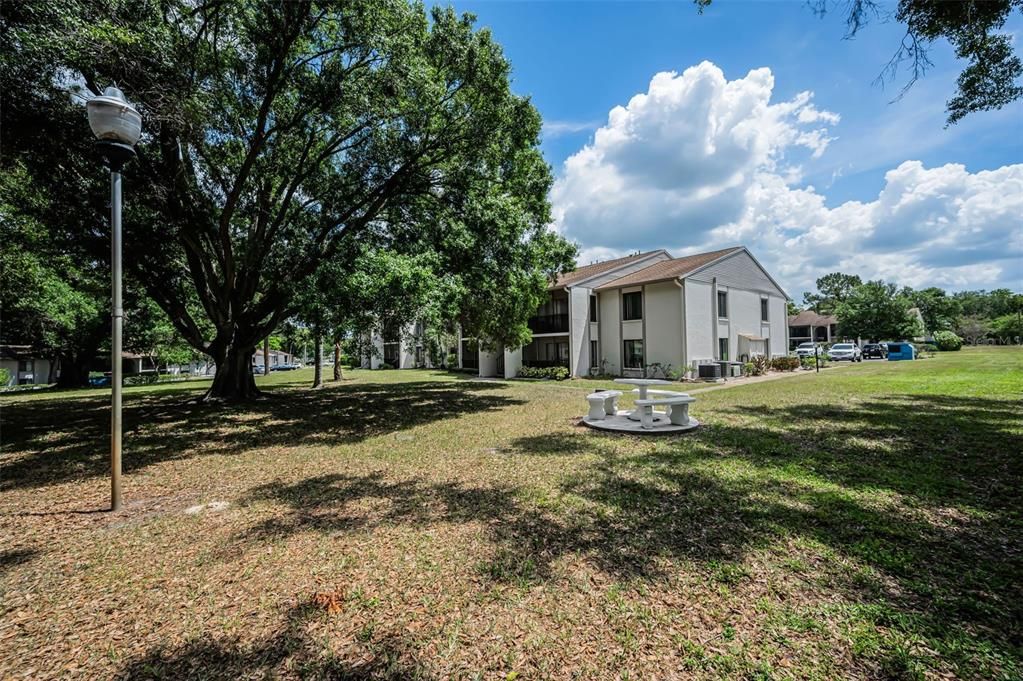 For Sale: $169,900 (2 beds, 1 baths, 904 Square Feet)