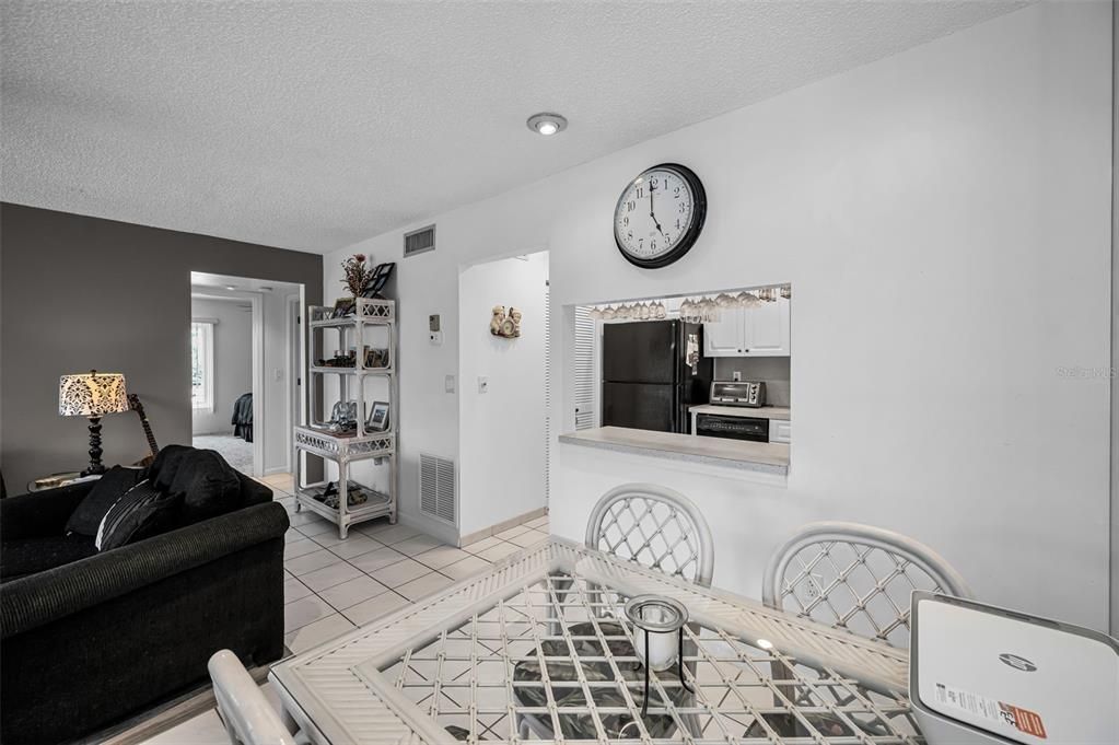 For Sale: $169,900 (2 beds, 1 baths, 904 Square Feet)
