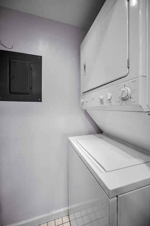 For Sale: $169,900 (2 beds, 1 baths, 904 Square Feet)