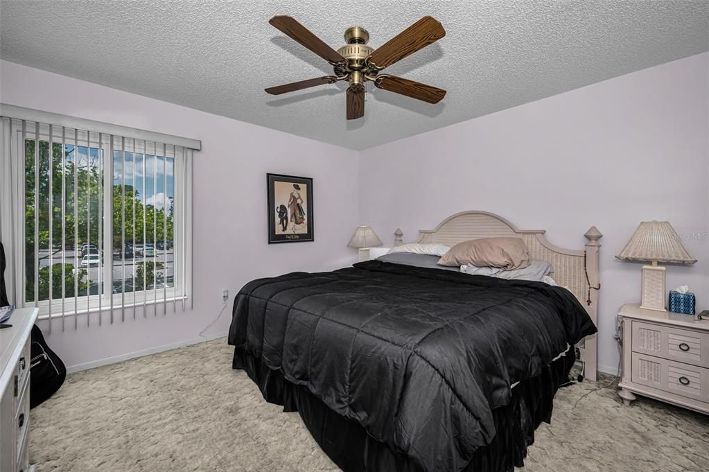 For Sale: $169,900 (2 beds, 1 baths, 904 Square Feet)