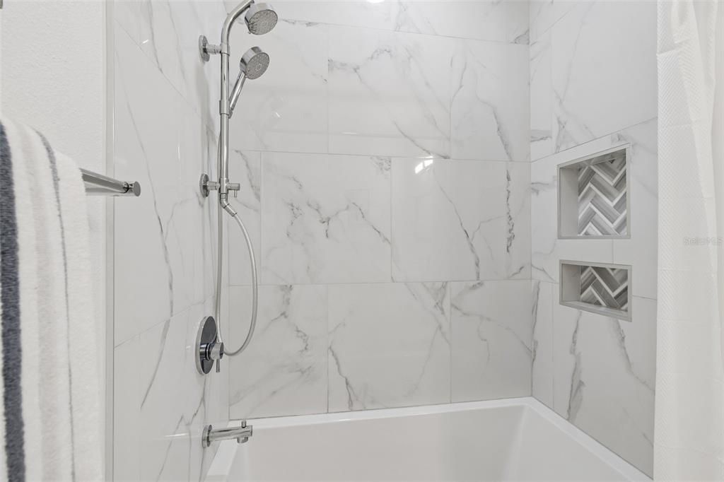 Activo con contrato: $345,000 (2 camas, 2 baños, 1242 Pies cuadrados)