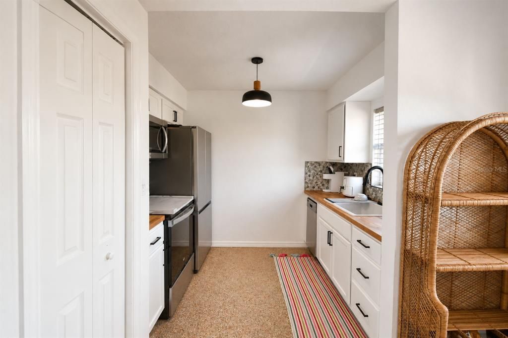 Activo con contrato: $219,500 (3 camas, 1 baños, 1220 Pies cuadrados)