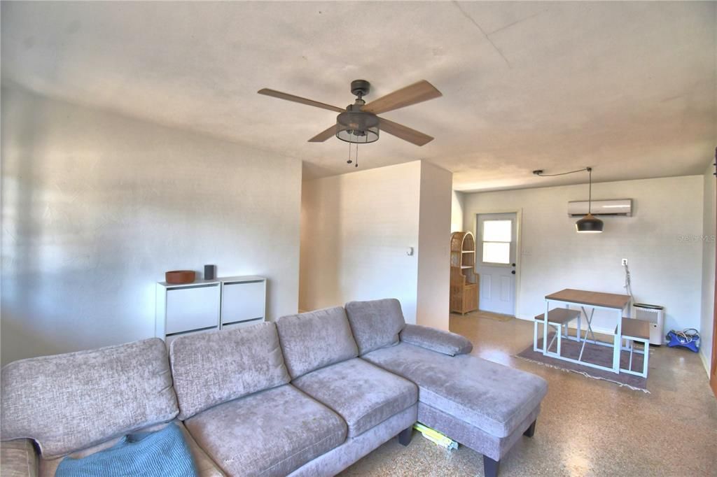 Activo con contrato: $219,500 (3 camas, 1 baños, 1220 Pies cuadrados)
