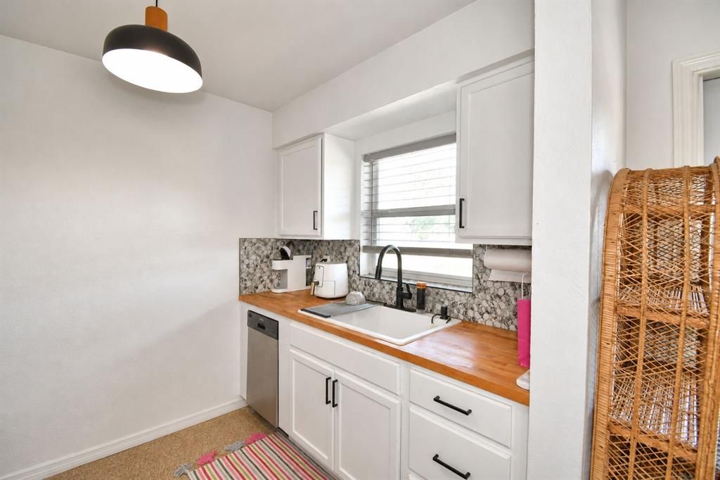 Activo con contrato: $219,500 (3 camas, 1 baños, 1220 Pies cuadrados)