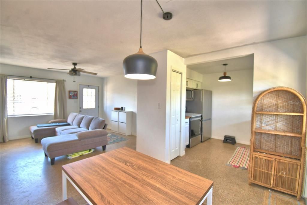 Activo con contrato: $219,500 (3 camas, 1 baños, 1220 Pies cuadrados)