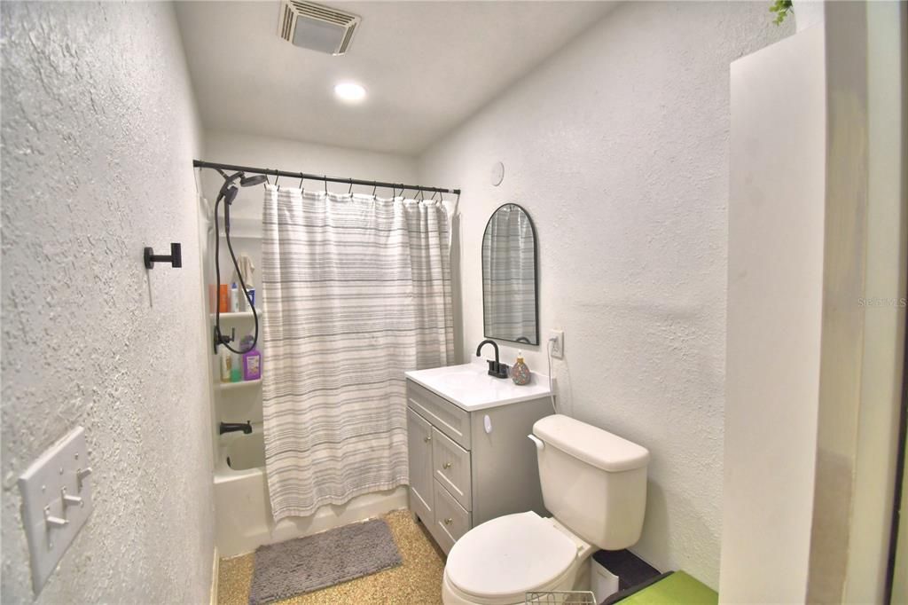 Activo con contrato: $219,500 (3 camas, 1 baños, 1220 Pies cuadrados)