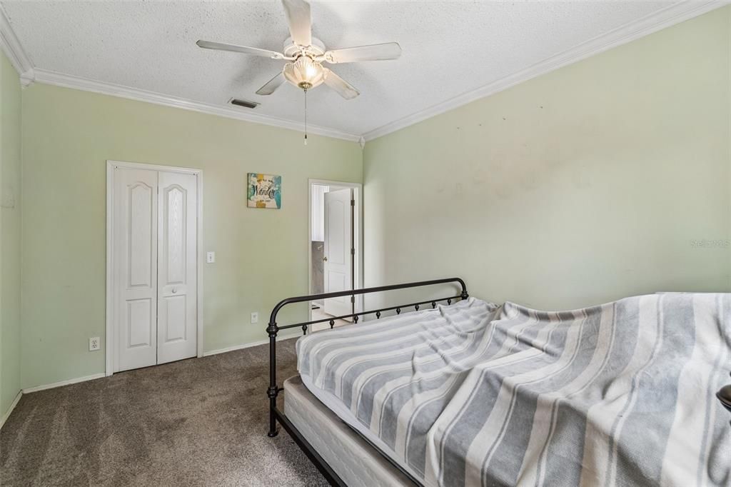 Activo con contrato: $279,000 (3 camas, 2 baños, 1374 Pies cuadrados)