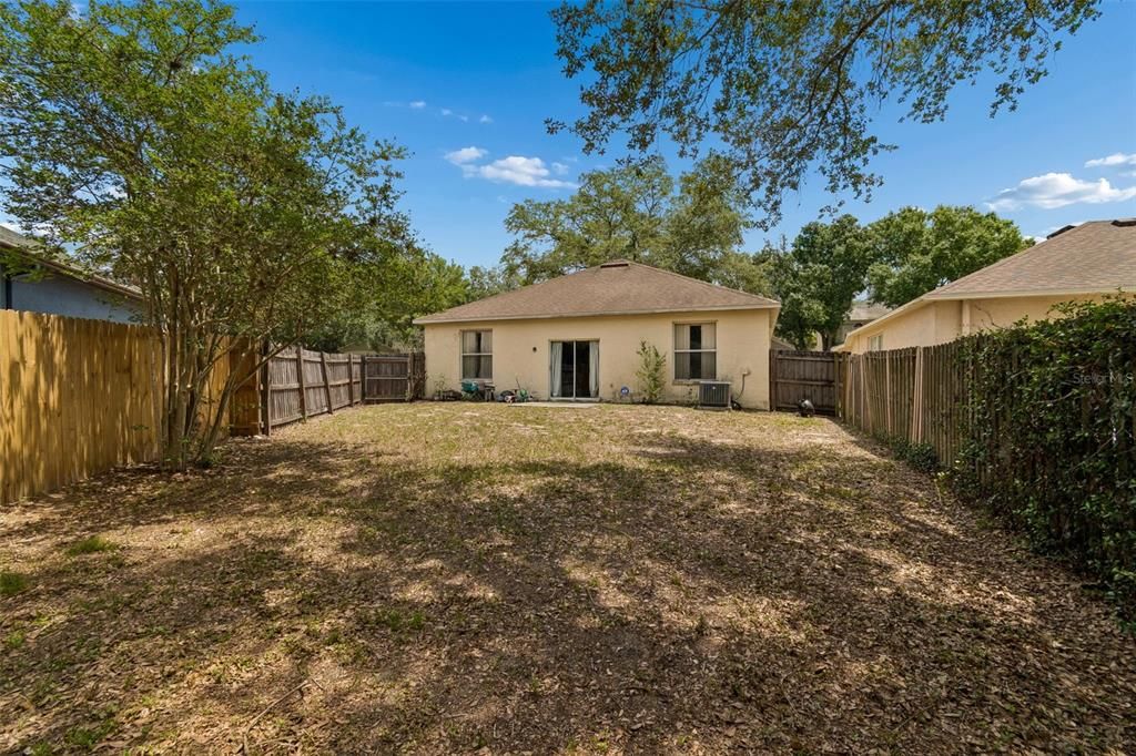 Activo con contrato: $279,000 (3 camas, 2 baños, 1374 Pies cuadrados)