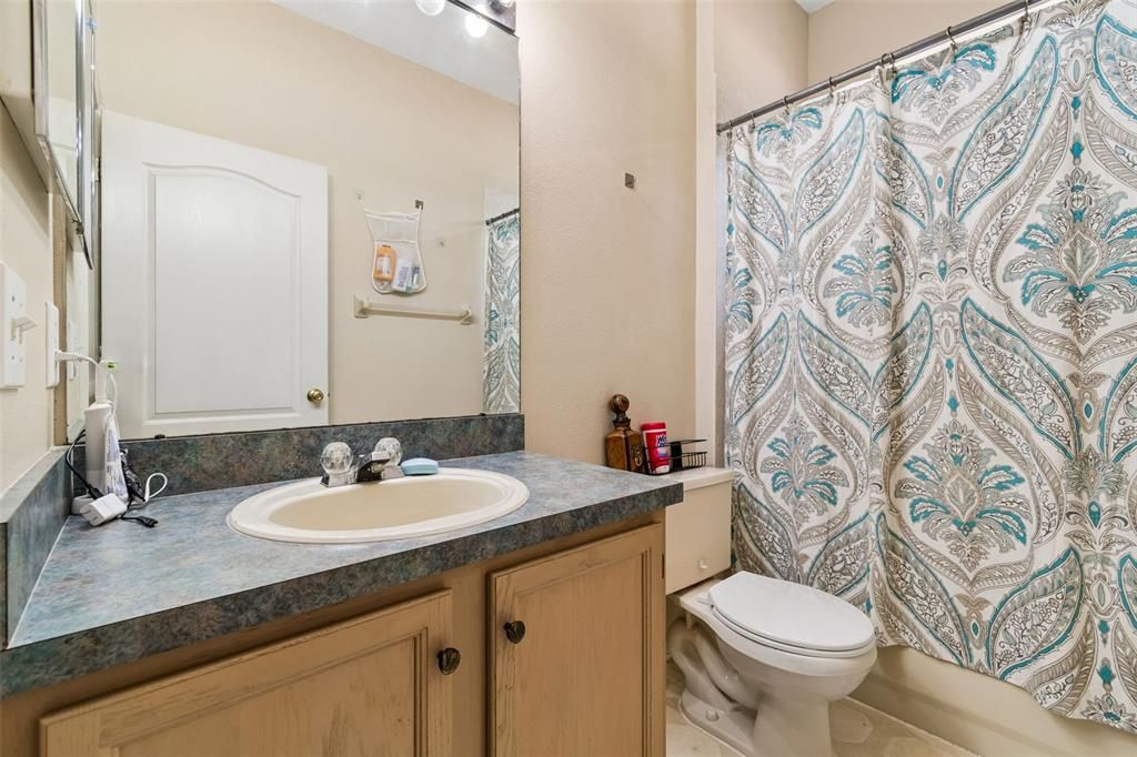 Activo con contrato: $279,000 (3 camas, 2 baños, 1374 Pies cuadrados)