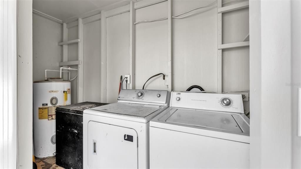 Activo con contrato: $240,000 (3 camas, 1 baños, 897 Pies cuadrados)