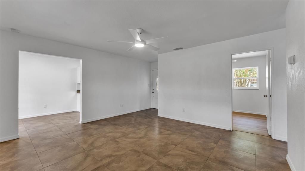 Activo con contrato: $240,000 (3 camas, 1 baños, 897 Pies cuadrados)