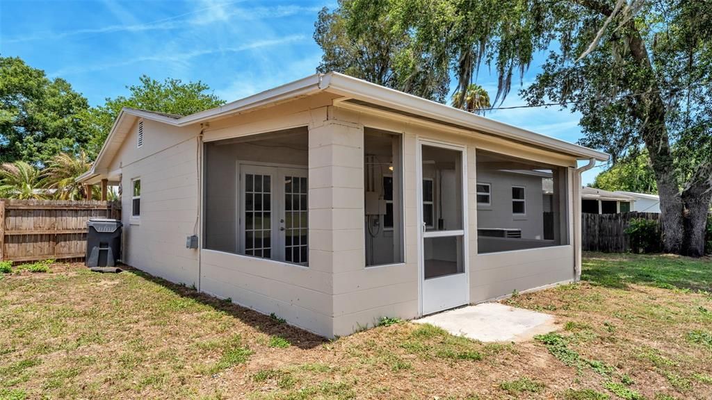 Activo con contrato: $240,000 (3 camas, 1 baños, 897 Pies cuadrados)