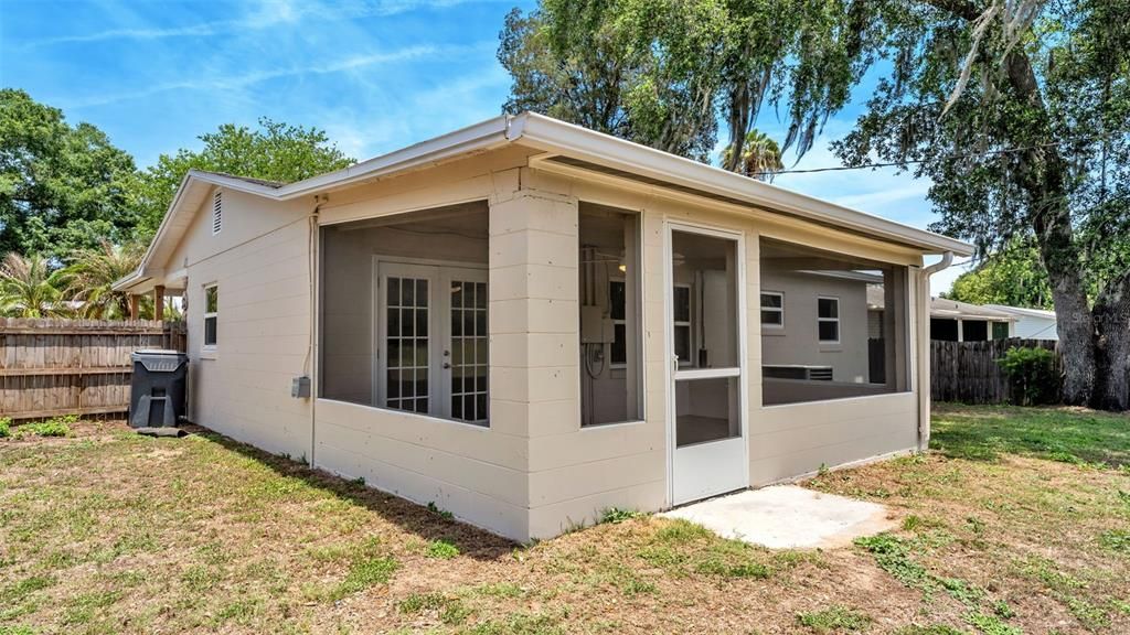 Activo con contrato: $240,000 (3 camas, 1 baños, 897 Pies cuadrados)