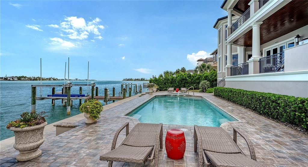 For Sale: $10,995,000 (5 beds, 5 baths, 6570 Square Feet)