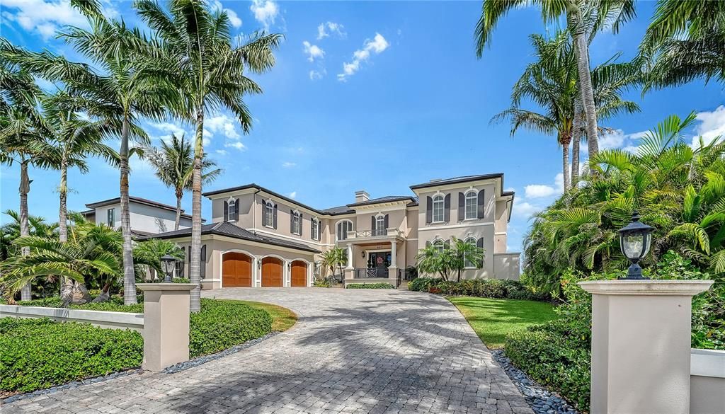 For Sale: $10,995,000 (5 beds, 5 baths, 6570 Square Feet)