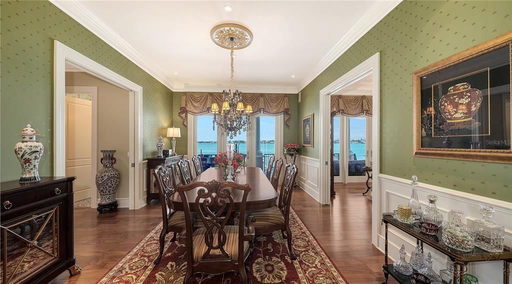 For Sale: $10,995,000 (5 beds, 5 baths, 6570 Square Feet)