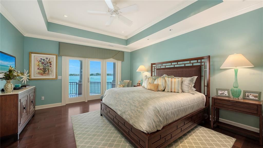 For Sale: $10,995,000 (5 beds, 5 baths, 6570 Square Feet)