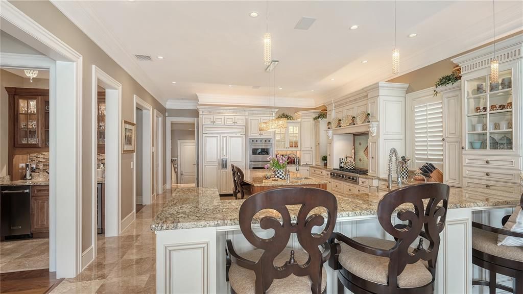 For Sale: $10,995,000 (5 beds, 5 baths, 6570 Square Feet)