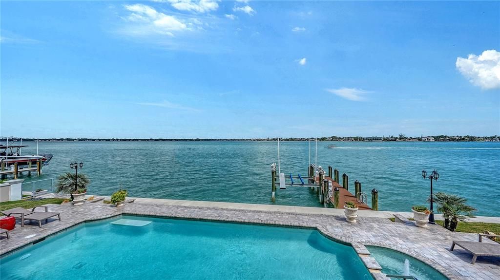 For Sale: $10,995,000 (5 beds, 5 baths, 6570 Square Feet)