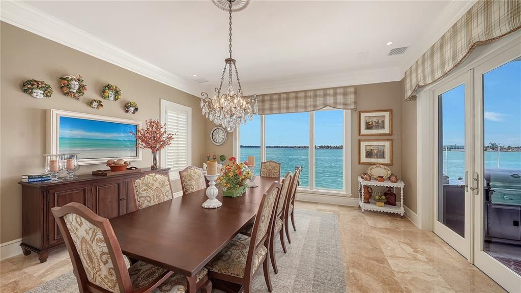 For Sale: $10,995,000 (5 beds, 5 baths, 6570 Square Feet)