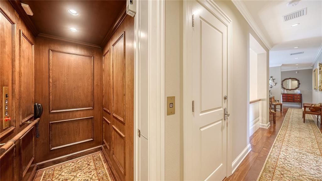 For Sale: $10,995,000 (5 beds, 5 baths, 6570 Square Feet)