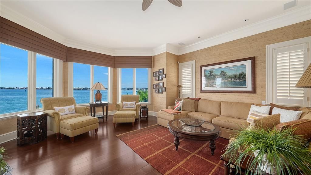 For Sale: $10,995,000 (5 beds, 5 baths, 6570 Square Feet)