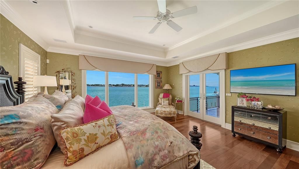 For Sale: $10,995,000 (5 beds, 5 baths, 6570 Square Feet)